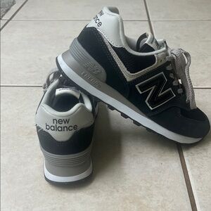 New Balance Black and White Sneakers Classic Style 574